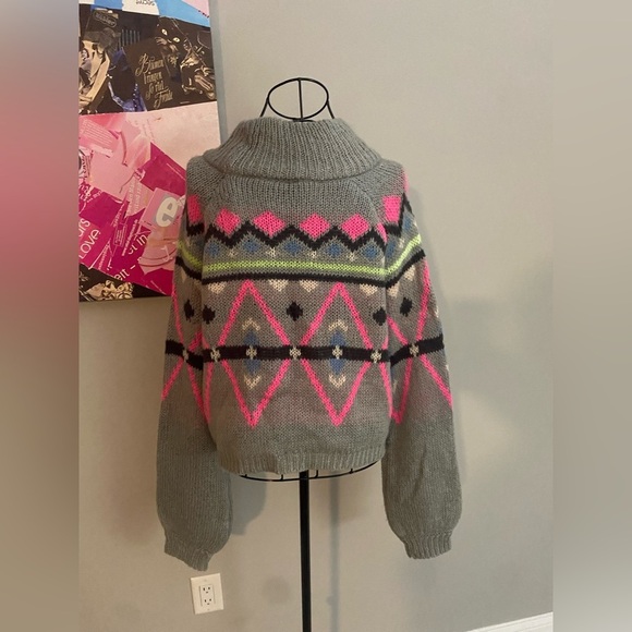 Mock Neck Neon Sweater (Juniors) Size Large - Picture 5 of 6